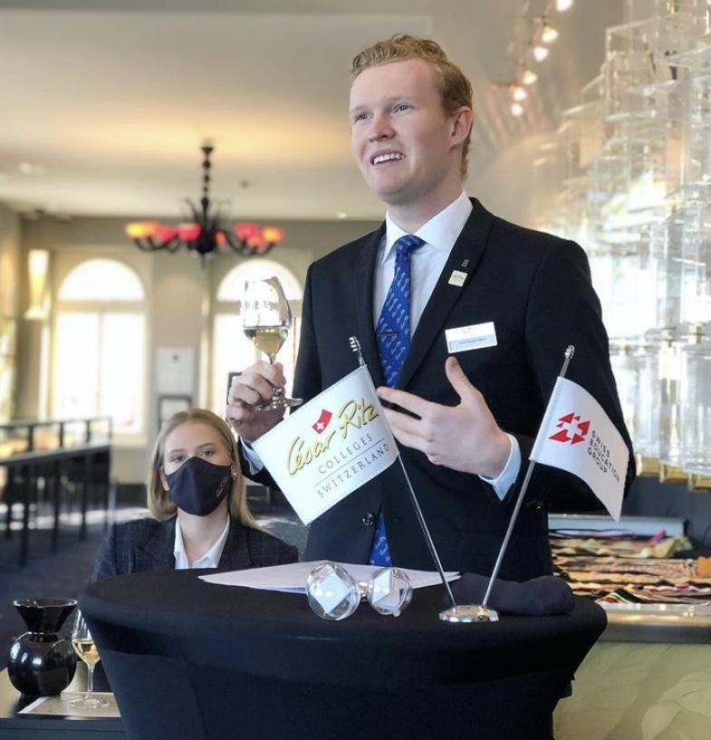 Luksuriøst liv, vinsmagningskurser og andre fordele ved at studere gæstfrihed i Schweiz: Daniel's historie
